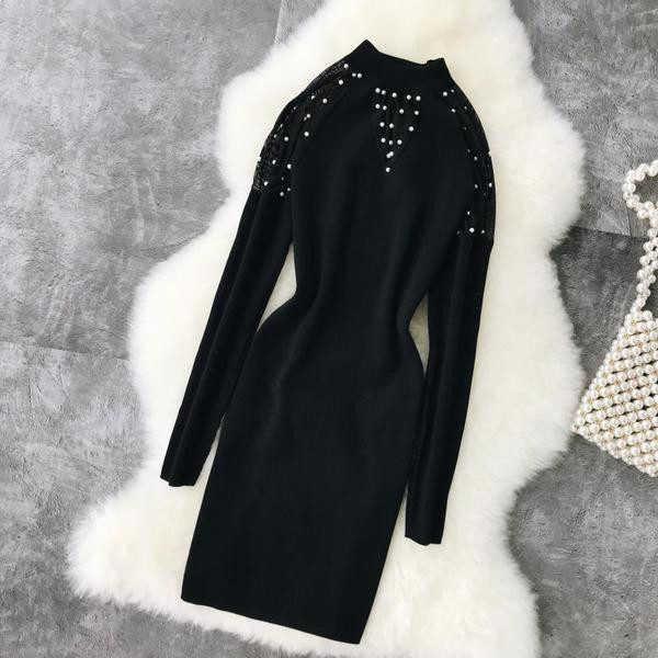 Fekete színű gyöngyös női kötött ruha
