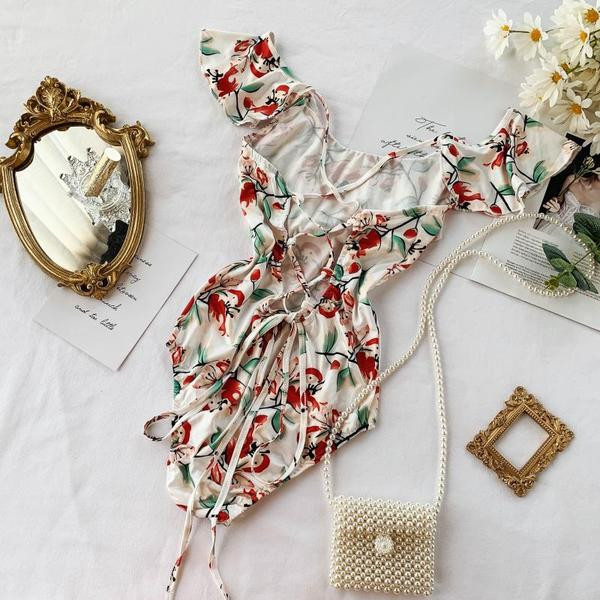 Costum de baie elegant cu șireturi pe spate în alb-negru