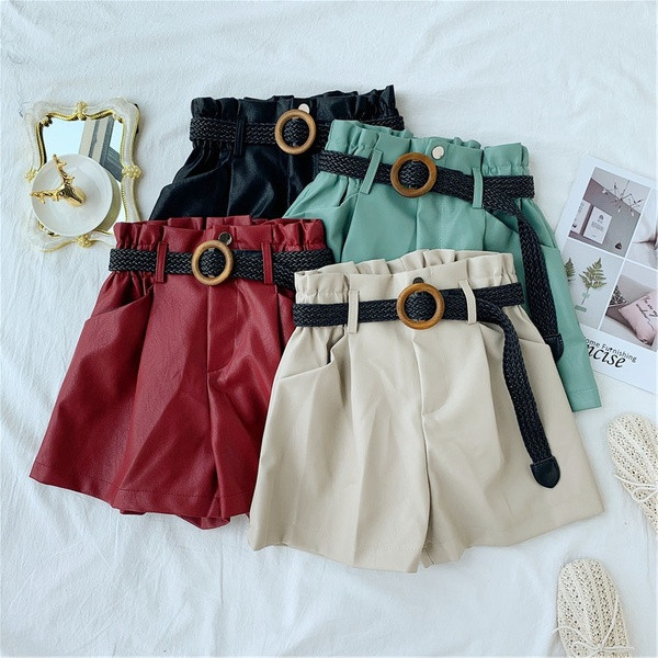 Pantaloni scurti de dama din piele ecologica cu curea in mai multe culori