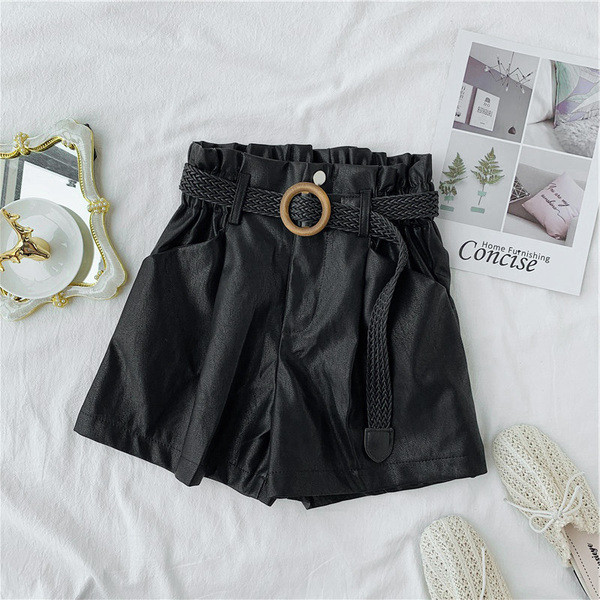 Pantaloni scurti de dama din piele ecologica cu curea in mai multe culori