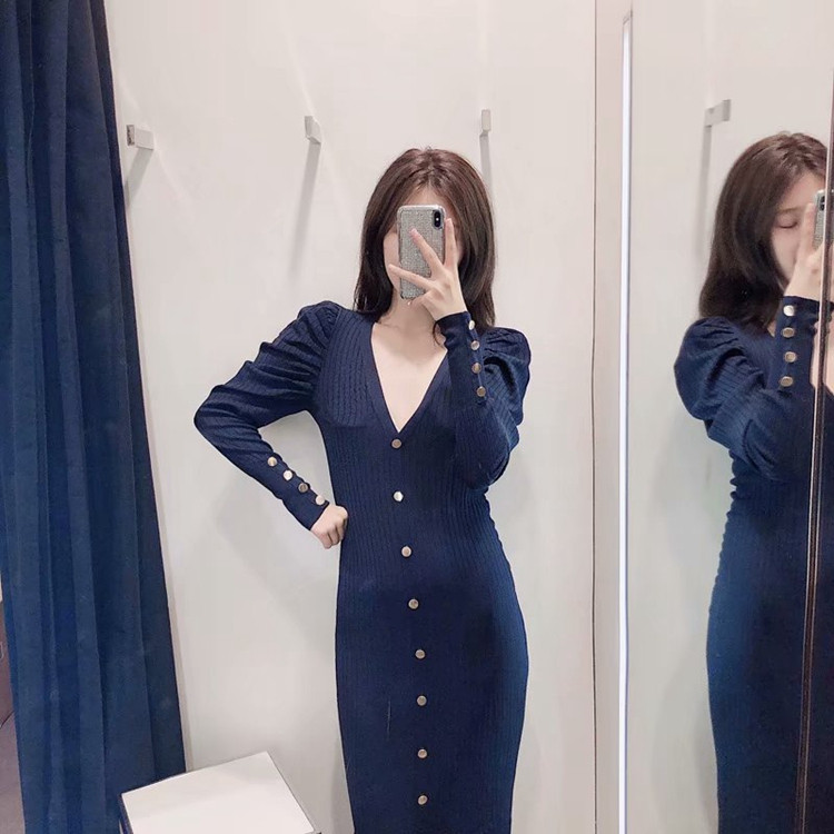 Modern hosszú ruha gombokkal és hosszú ujjú