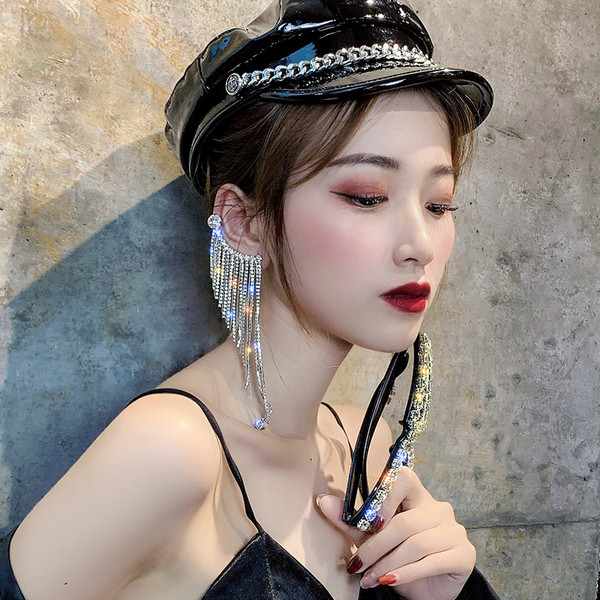 Cercei de dama actuali de culoare argintie-cu pietre