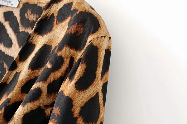 Cămașă modernă de damă cu model animal și mâneci lotus