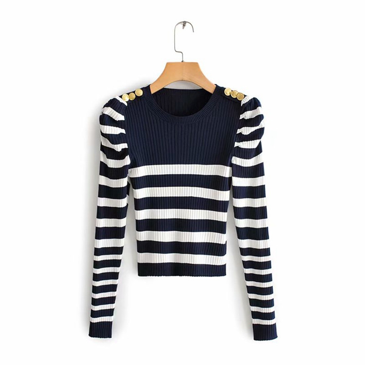 Pulover cu nasturi in dungi - model montat