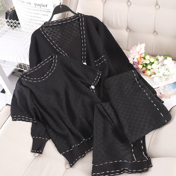 Set modern pentru femei din trei părți în alb-negru