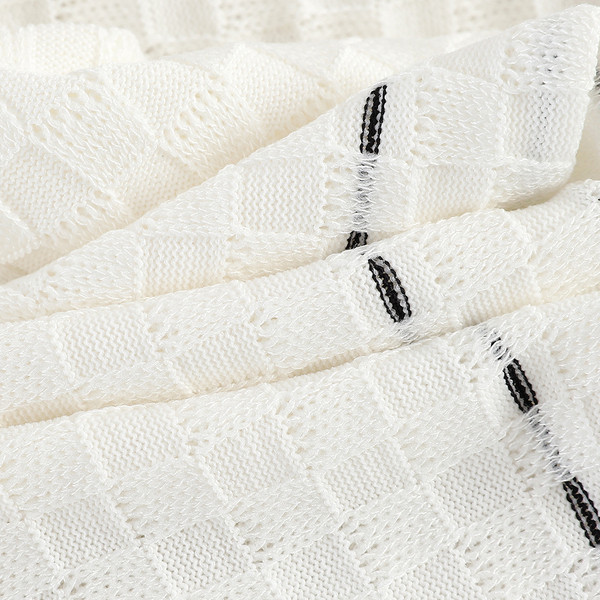 Set modern pentru femei din trei părți în alb-negru