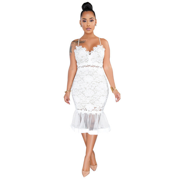 Elegáns női ruha vékony pántokkal és csipkével fehér és fekete színben