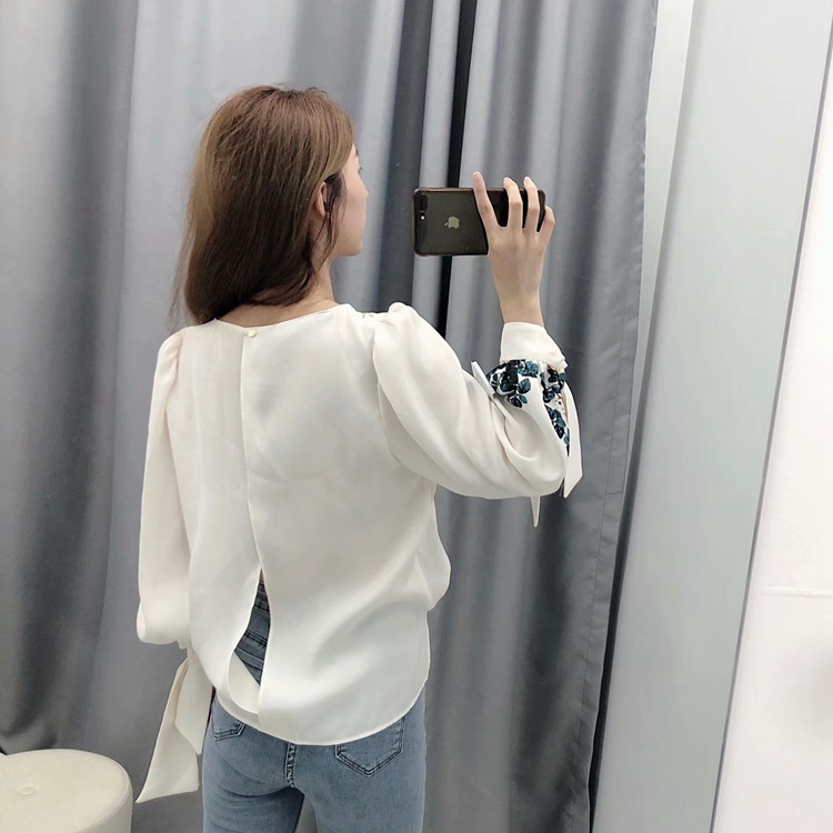 Bluza eleganta de dama cu imprimeu floral si cravate la maneca