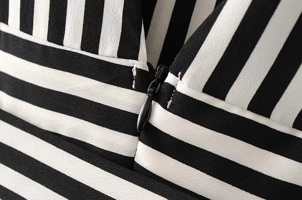 Rochie de dama in dungi cu bretele subtiri in alb-negru