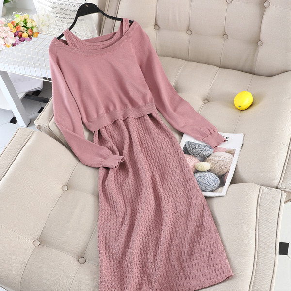 Set modern de dama care include un pulover si o rochie in mai multe culori