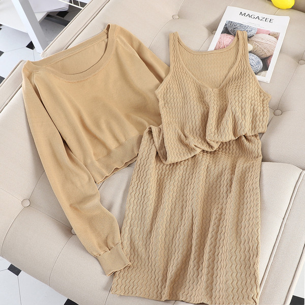 Set modern de dama care include un pulover si o rochie in mai multe culori