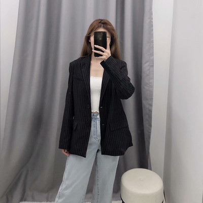 Елегантно раирано сако с джобове в черен цвят 