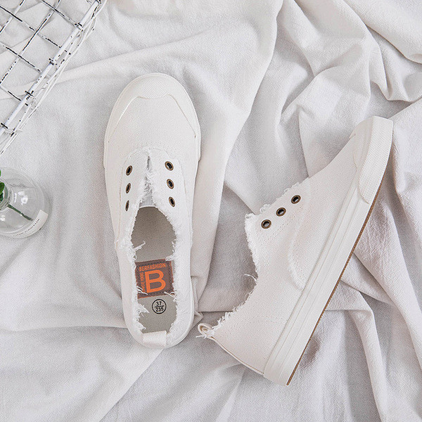 Alkalmi női tornacipő nyakkendő nélkül több színben