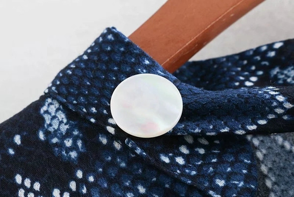 Bluza de dama cu model dreapta-lung