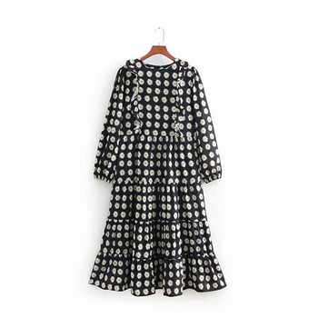 Női ruha modell hosszú ujjal