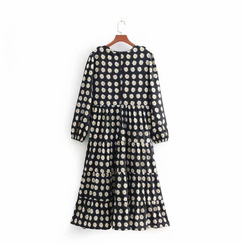 Női ruha modell hosszú ujjal