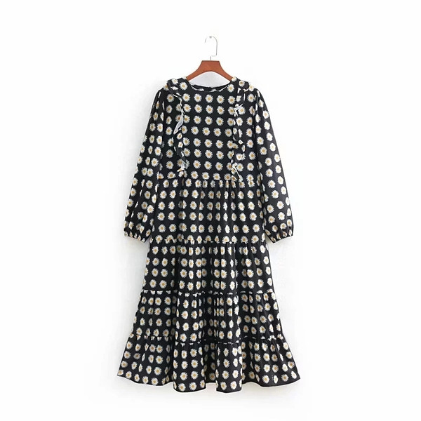 Női ruha modell hosszú ujjal