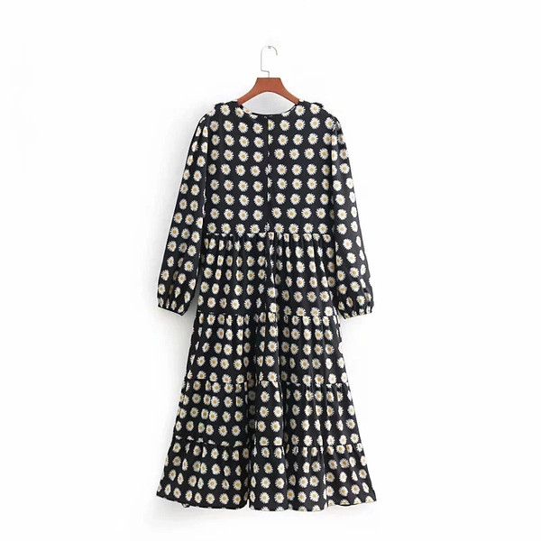 Női ruha modell hosszú ujjal