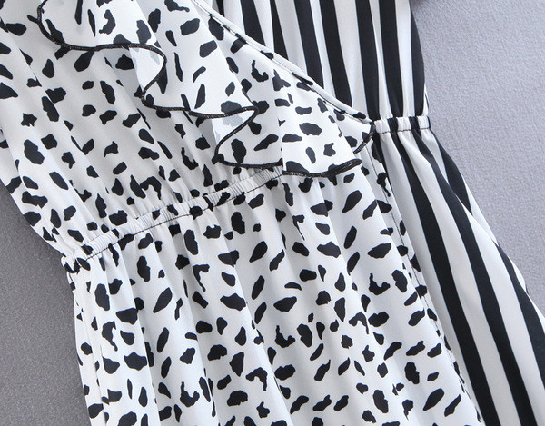 Rochie de dama cu maneci scurte si decolteu in V in alb-negru