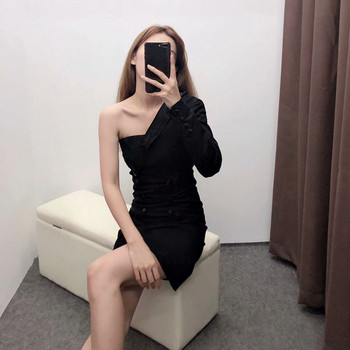 Rochie elegantă de damă în negru, cu umărul gol