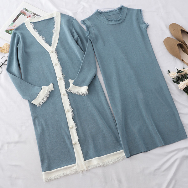 Modern női szett, amely egy ruhát és egy hosszú kardigánt tartalmaz több színben