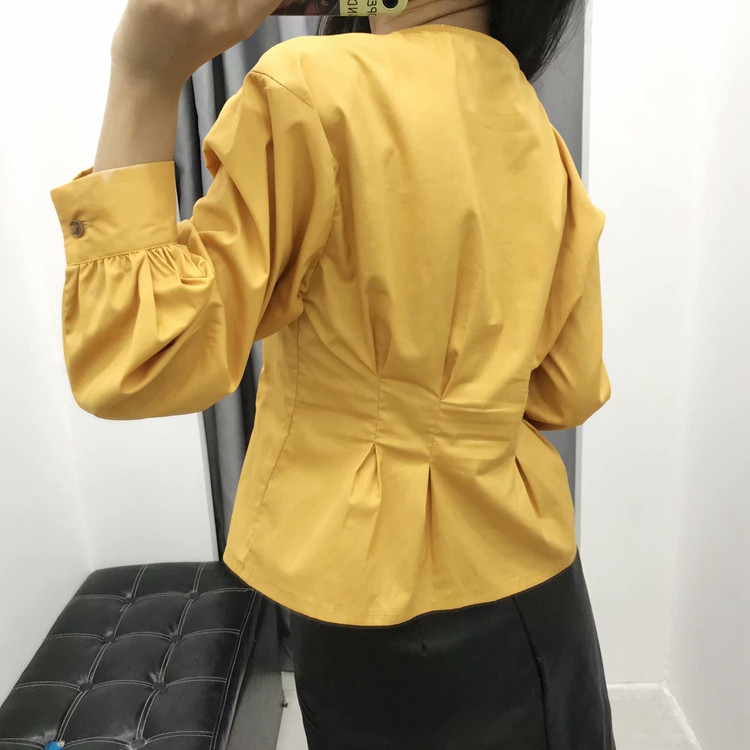 Sárga színű gombos és hosszú ujjú ing