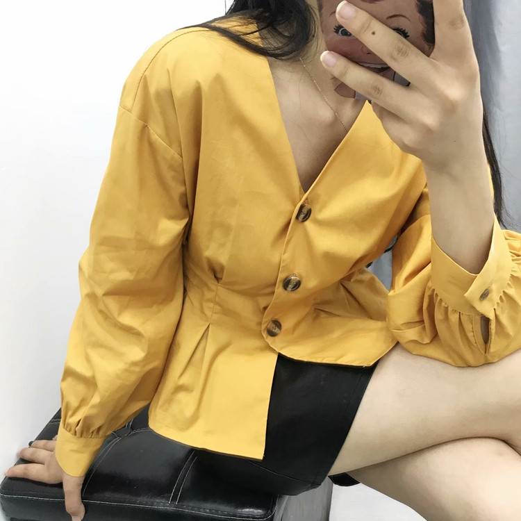 Sárga színű gombos és hosszú ujjú ing