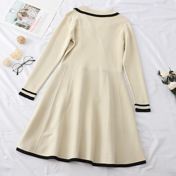 Női ruha gallérral és gombokkal fekete és bézs színben