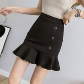 Aktuális női szoknya fekete és piros színben, gombokkal