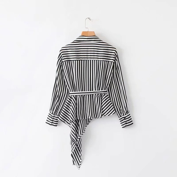 Cămașă de damă în dungi - model asimetric alb-negru