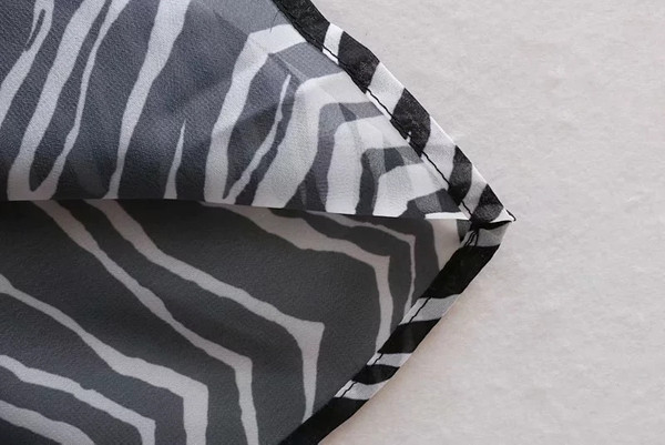 Rochie dama - model lat cu model animal