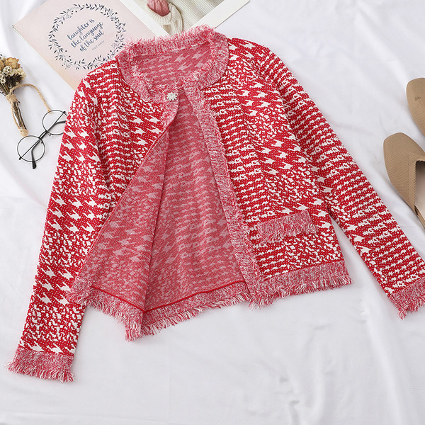 Stílusos női szett, amely egy ruhát és egy kardigánt tartalmaz három színben