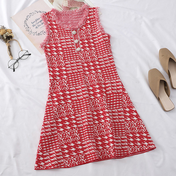 Stílusos női szett, amely egy ruhát és egy kardigánt tartalmaz három színben