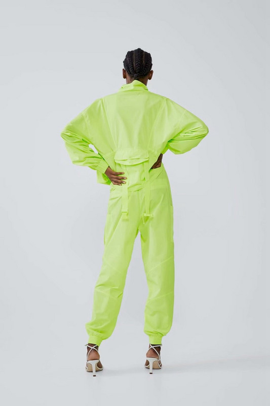 Hanorac sport cu fermoar și buzunare de culoare galbenă