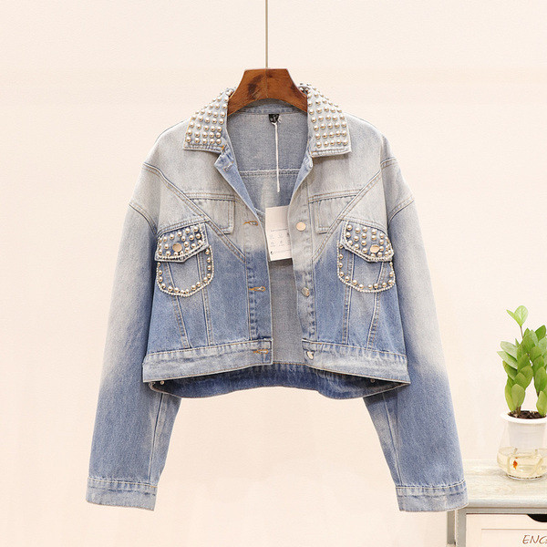 Модерно дамско дънково яке с метални елементи в светъл цвят