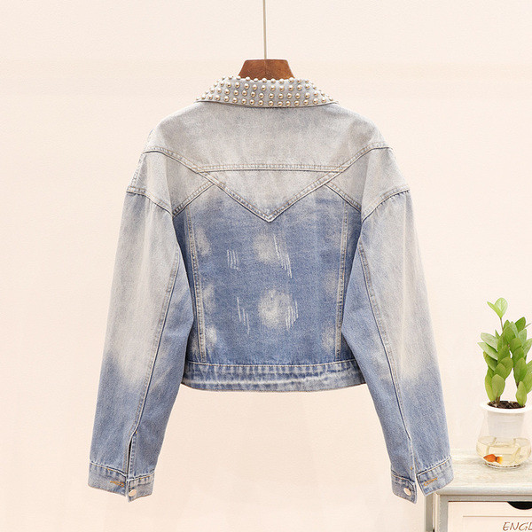 Модерно дамско дънково яке с метални елементи в светъл цвят