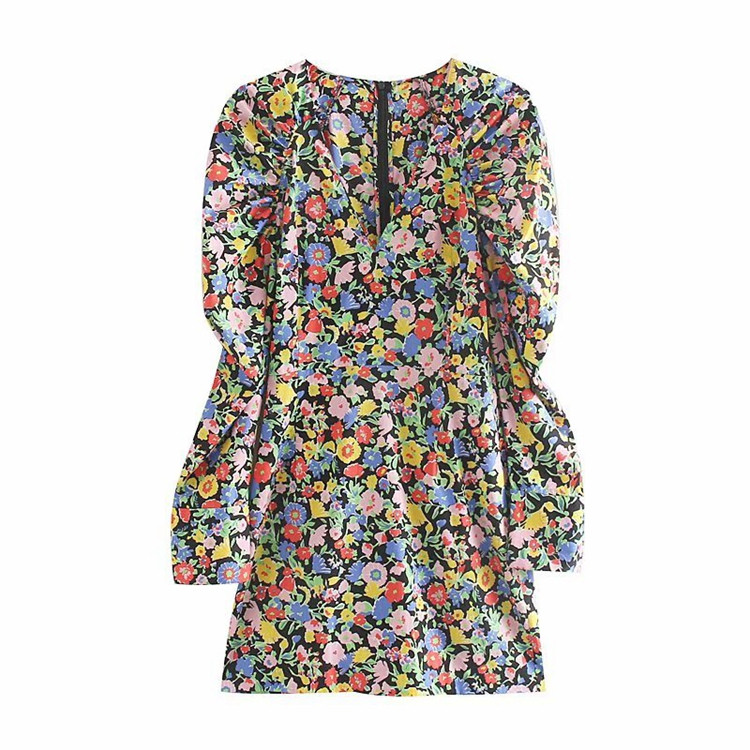 Rochie scurta cu model floral si maneci lungi