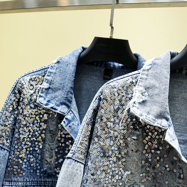 Modern női farmerdzseki flitterekkel, szakadt motívumokkal, két színben