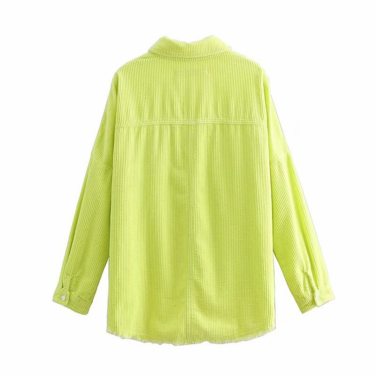 Vékony sárga női kabát gombokkal és zsebekkel - széles modell