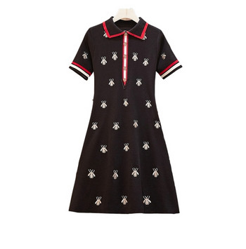 Alkalmi női ruha klasszikus gallérral és rövid ujjú fehér és fekete színben