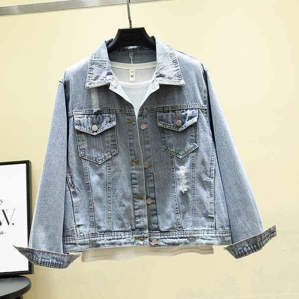 Modern női farmerdzseki hímzéssel és flitterekkel