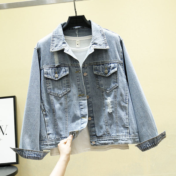 Modern női farmerdzseki hímzéssel és flitterekkel