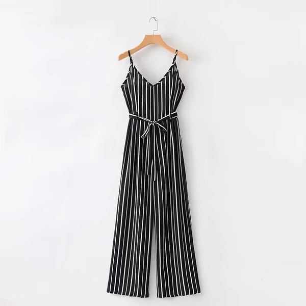 Salopeta dama in dungi cu bretele subtiri