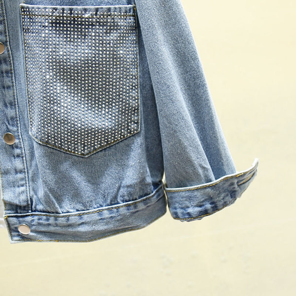 Női farmer dzseki kövekkel a zsebeken kék színben