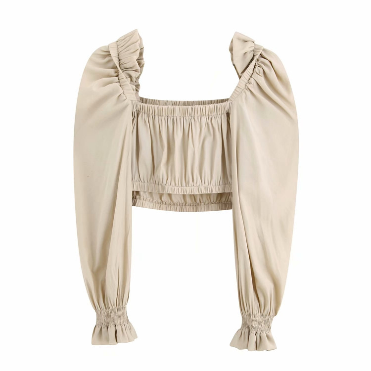 Bluză scurtă de damă cu decolteu pătrat și mâneci lungi de culoare bej