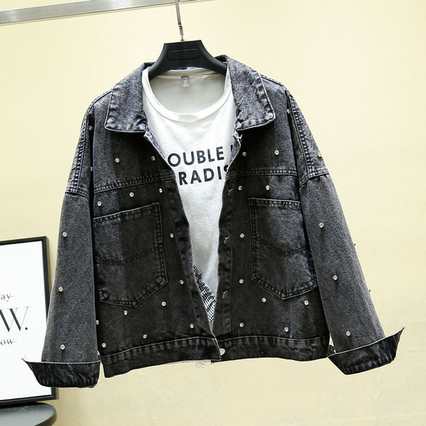 Alkalmi női farmerdzseki széles, kövekkel díszített modellel