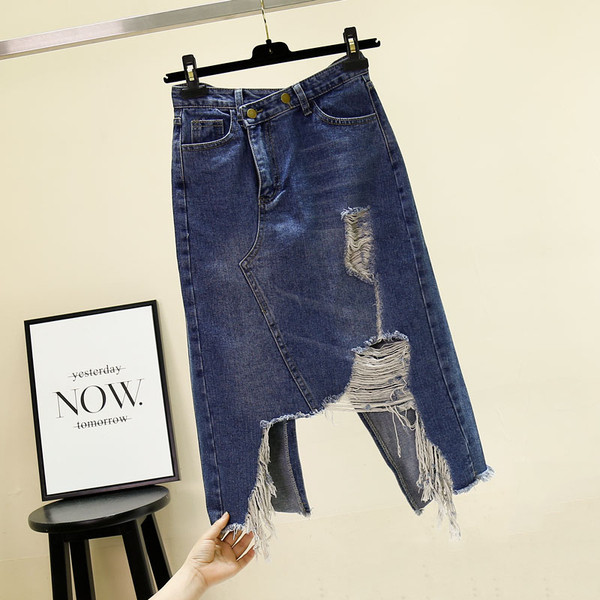 Aszimmetrikus farmerszoknya, magas derékkal, szakadt motívumokkal