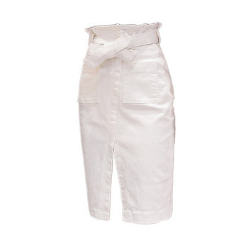 Modern, fehér színű női szoknya hasítékkal