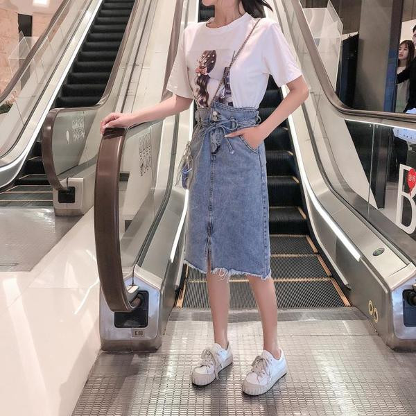 Aktuális női farmerszoknya, magas derékkal, hasítékkal