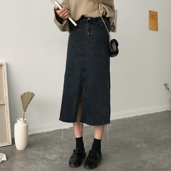 Alkalmi női farmerszoknya sötét színben, magas derékkal